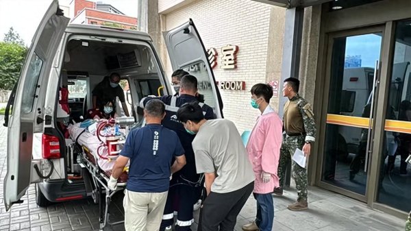 派生资本 海龙蛙兵泳池溺水送医，台湾特战精锐又添新笑柄！