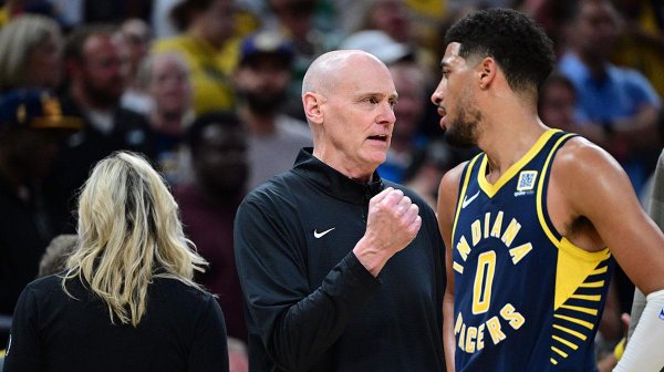 恒利配资 步行者主帅卡莱尔回忆起，哈利伯顿加盟球队时与他的第一条信息